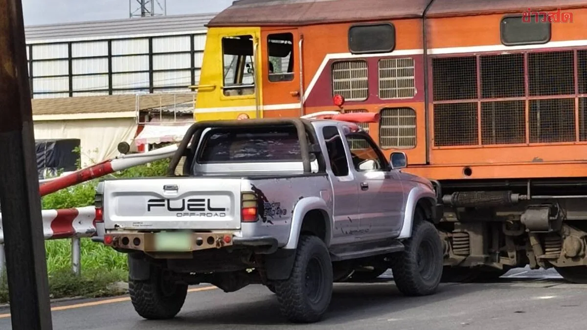 Pickup Truck Barely Escapes Oil Train Near Pattaya