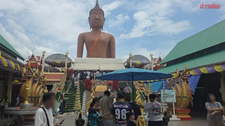 Devotees Flock to Luang Pho Somwang Temple on Mother's Day