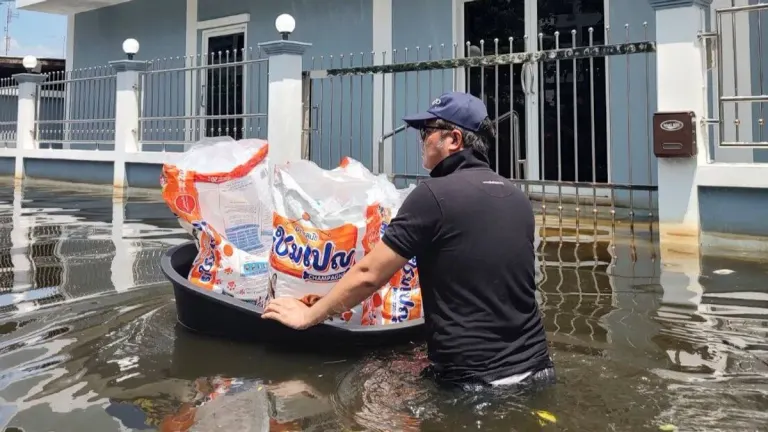 TSPCA Rescues Flood-Stricken Pets in Samut Songkhram