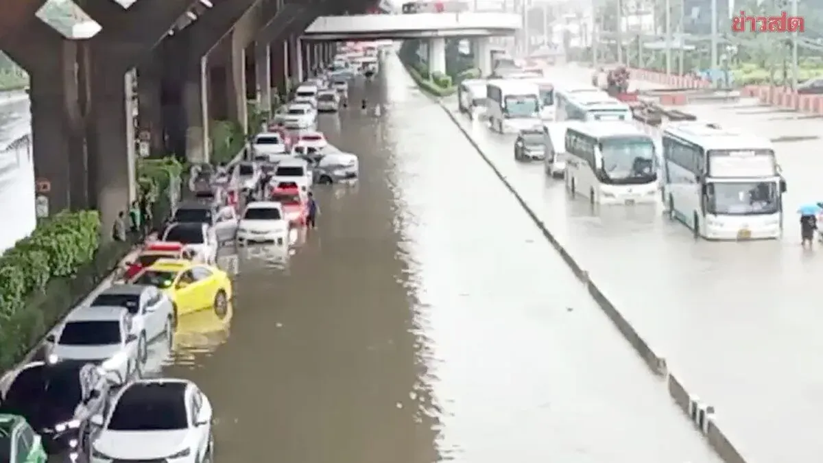 Flooding Shuts Down Bangkok Highway, Police Open Emergency Lane