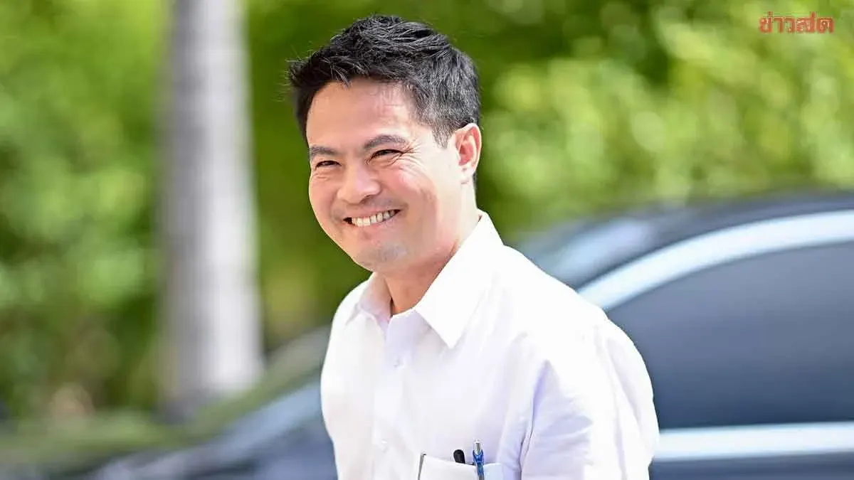Phraryadr Denies Blue Regime, Claims Only Blue Party That Grew from Orange Party