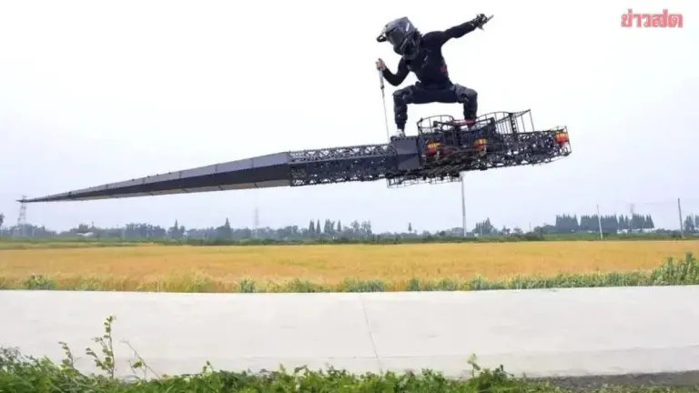 Salute! Chinese Influencer Builds Flying Sword Aircraft That Actually Flies, Like Something Out of Martial Arts Films