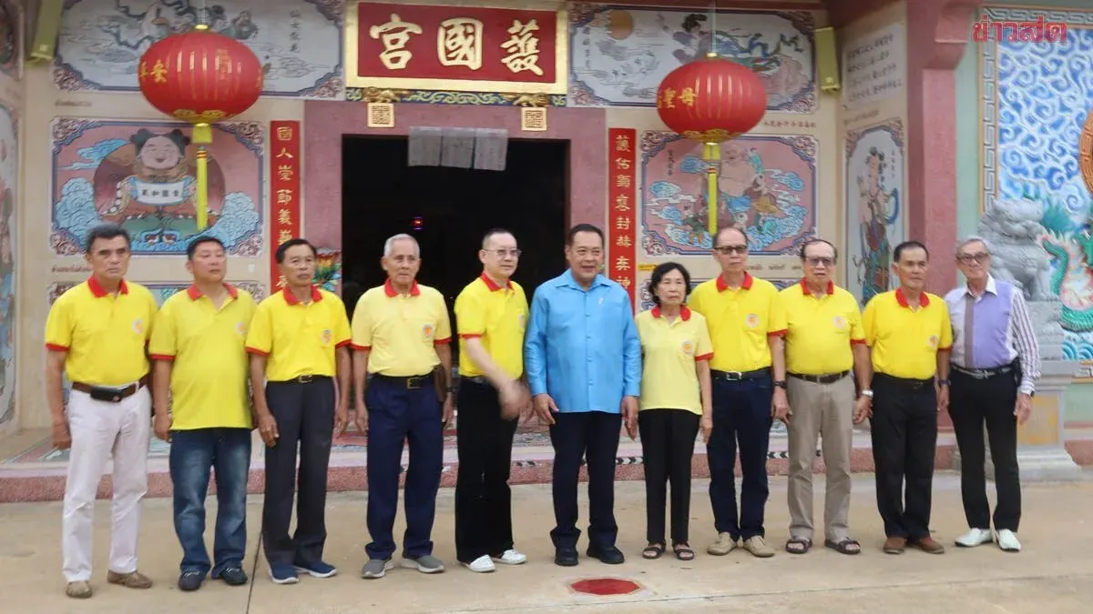 Prachachat Chief Joins Sungai Kolok Vegetarian Festival, Donates Funds