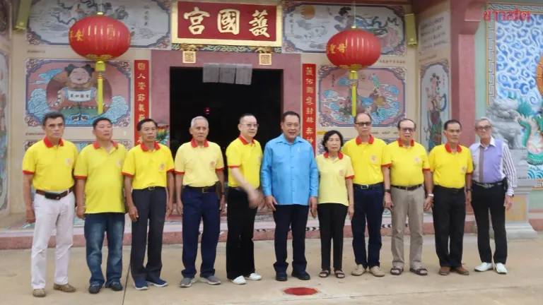 Prachachat Chief Joins Sungai Kolok Vegetarian Festival, Donates Funds
