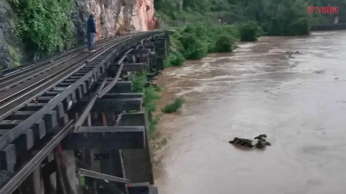 Thai Railways Shut Flooded Line Over Bridge Safety Fears