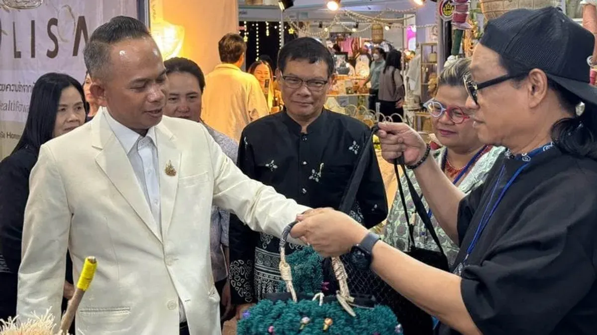 Phuket Governor Showcases Local Products at National OTOP Exhibition