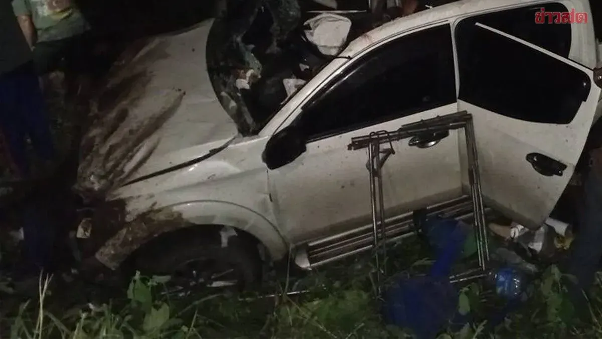 Pickup Truck Crashes Into Utility Pole, Killing One in Korat