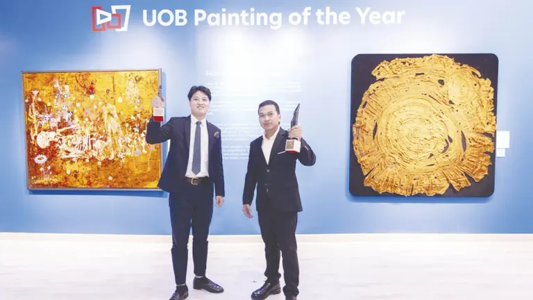 Thai Artist Wins UOB Painting Award for Copper Wire Work