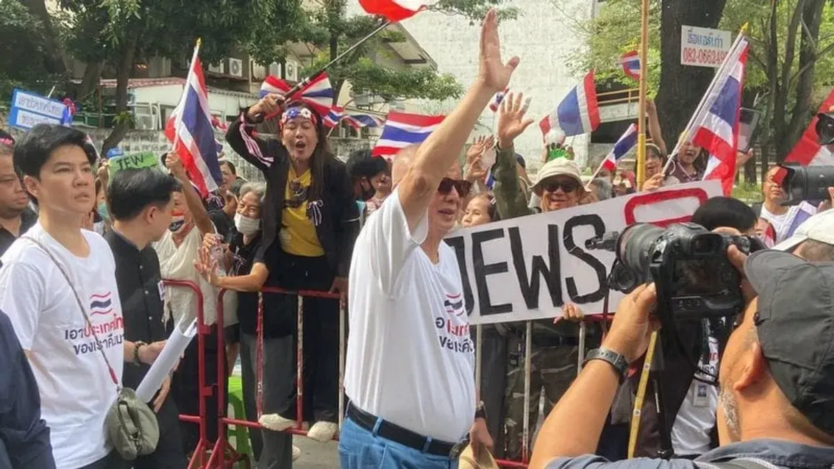 Activist Sondhi Holds Anti-Israel Rally at Bangkok Embassy