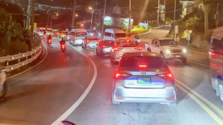 Patong Traffic Delays Stretch to Two Hours
