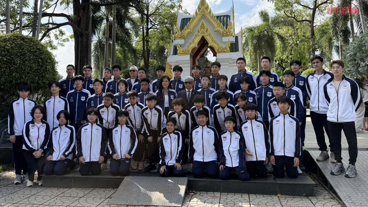 Thai Youth Ice Hockey Teams Seek Blessing Before NZ-AUS Tournaments