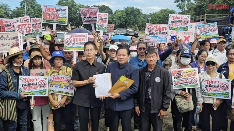 200 Residents Storm Nakhon Phanom Hall to Oppose Potash Mining Survey