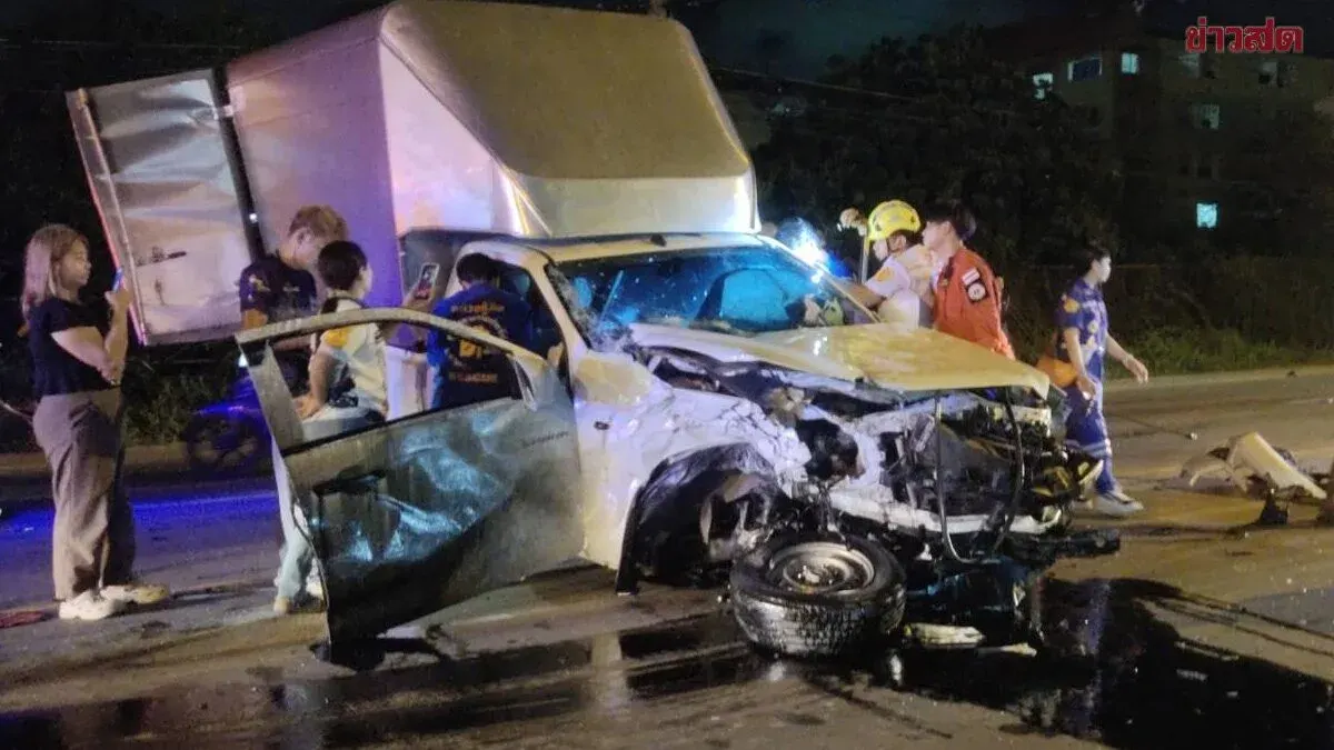 Pickup Truck Driver Dies in Head-On Collision in Chachoengsao