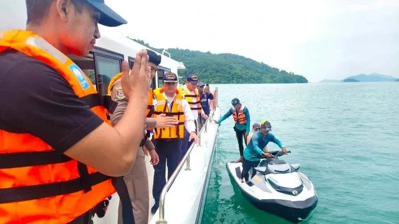 Phuket Fines 23 Jet-Ski Operators in Marine Safety Crackdown