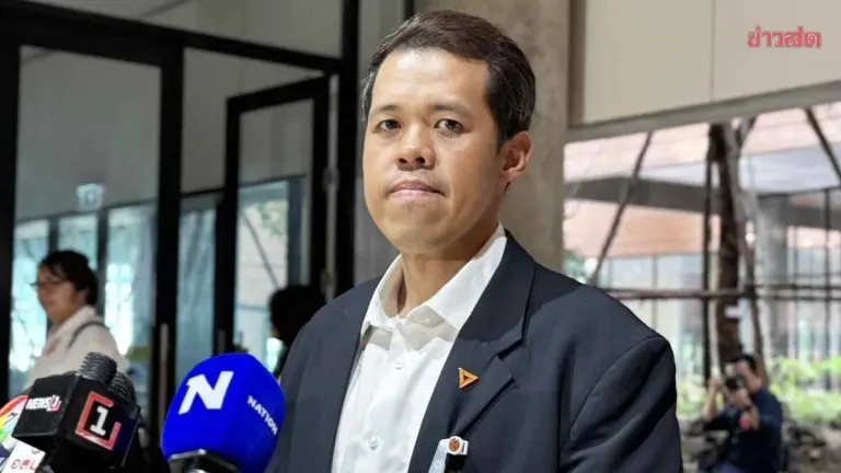 Pakornut Threatens to Storm NACC, Demands Evidence Release in Saksiam Stock-Hiding Case, Confident About Collecting Signatures