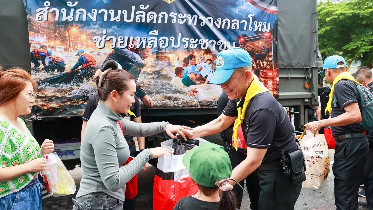Thai Military Issues Relief Supplies to Flood-Hit Muang Thong