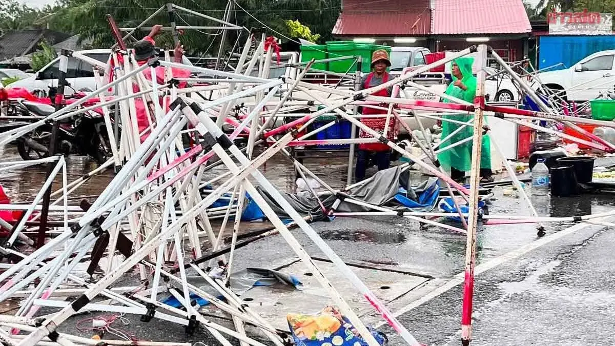 Whirlwind Tears Through Market, Scatters Goods