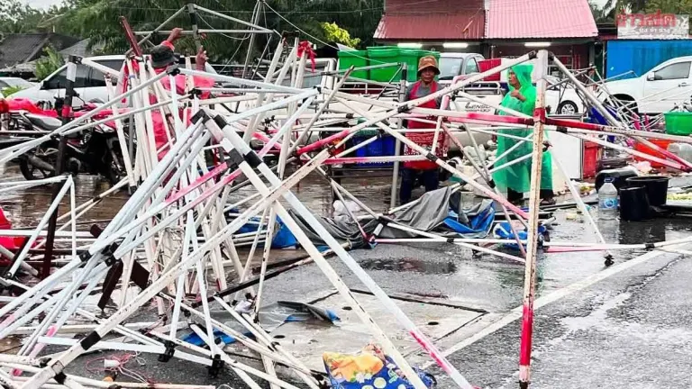 Whirlwind Tears Through Market, Scatters Goods