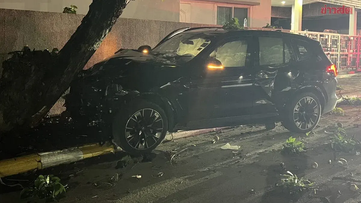 Drunk BMW Driver Crashes into Tuk-Tuk, Kills Three
