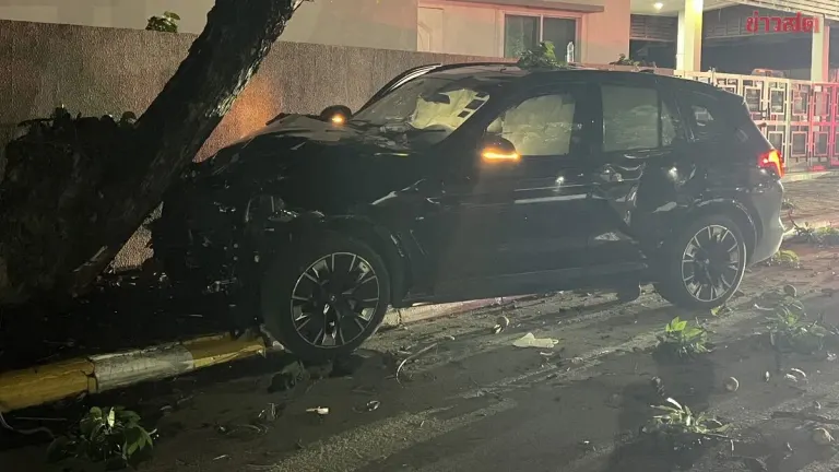 Drunk BMW Driver Crashes into Tuk-Tuk, Kills Three
