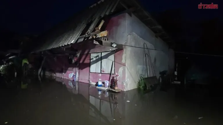 Floodwaters Inundate Chachoengsao Town After High Tide