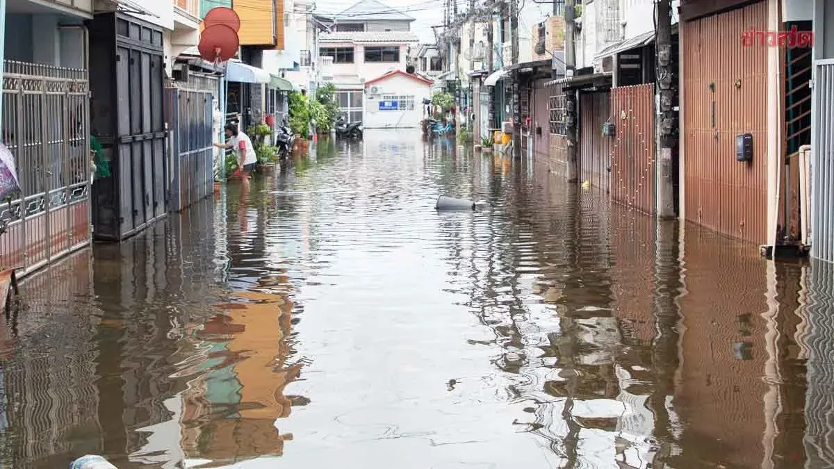 Bangkok Residents Await 9,000 Baht Flood Relief Per Household