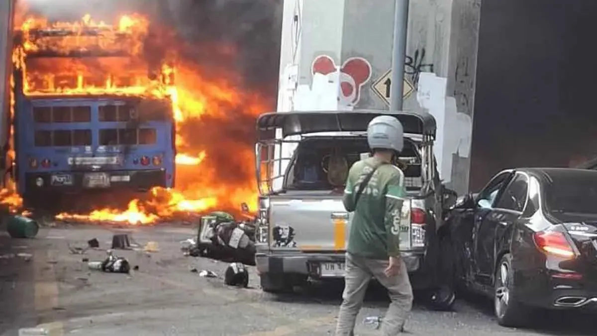 Six Dead in Train-Bus Collision at Airport Link Makkasan Station