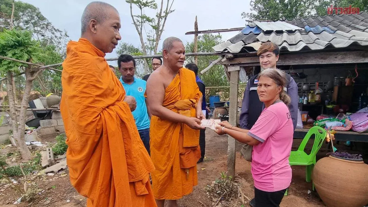Buddhist Monk Helps Young Student: First Grader Wears Kindergarten Uniform to School, Community Provides Living Essentials