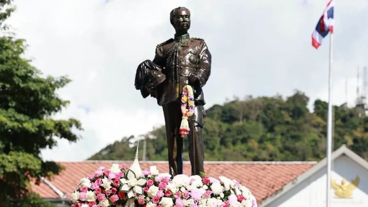 Phuket Marks Chulalongkorn Day at Memorial
