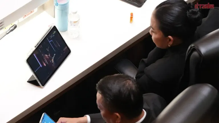 Lawmaker Watches Concert on Tablet During Parliamentary Budget Debate