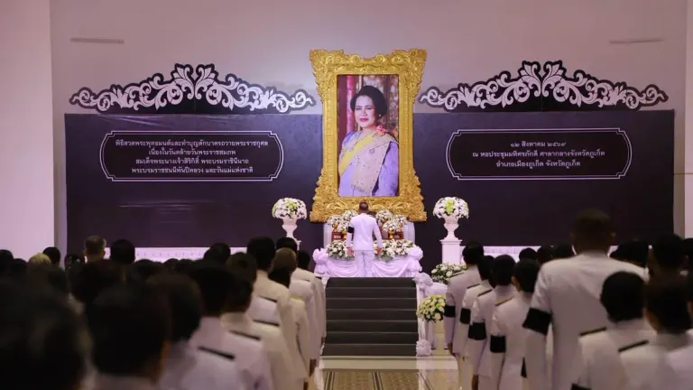 Phuket Honors Queen Mother on National Mother's Day