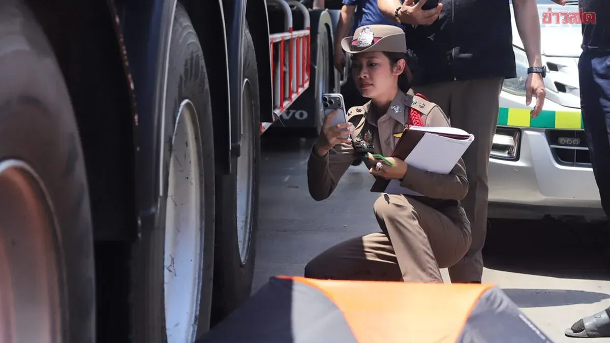 Woman Dies After Truck Hits Motorcycle in Samut Prakan