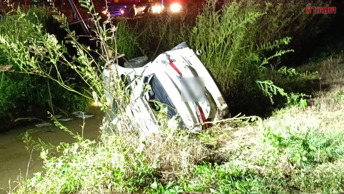 University Lecturer Dies After Car Flips Into Ditch in Phayao