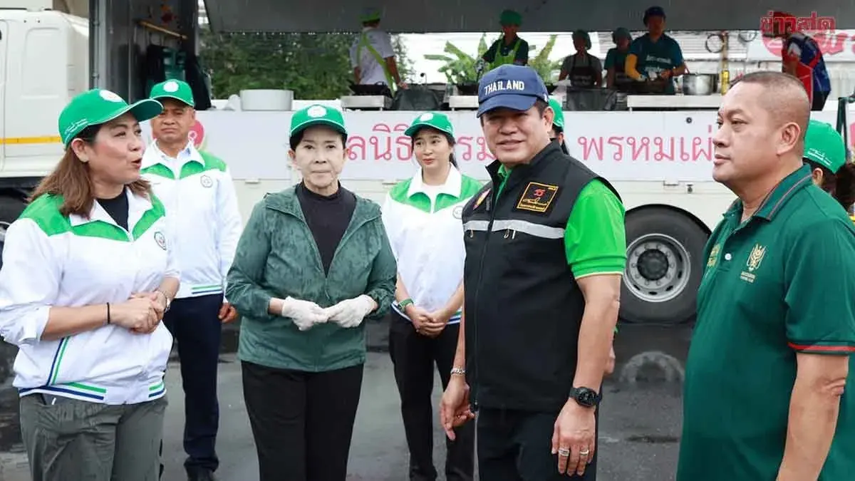 Thai Political Party Opens Kitchen to Aid Flood Victims