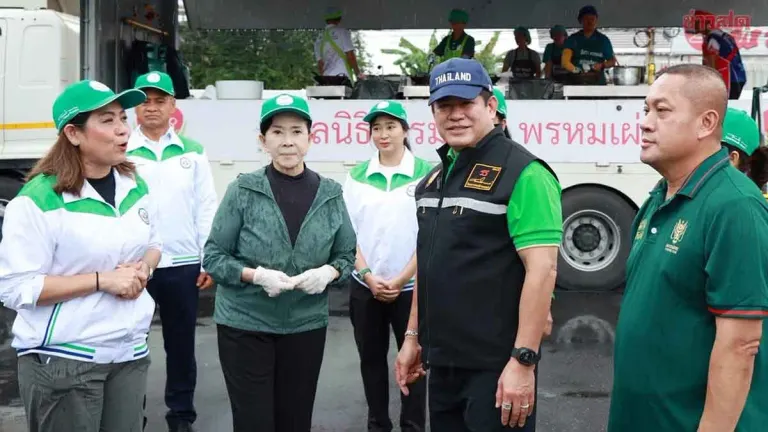 Thai Political Party Opens Kitchen to Aid Flood Victims