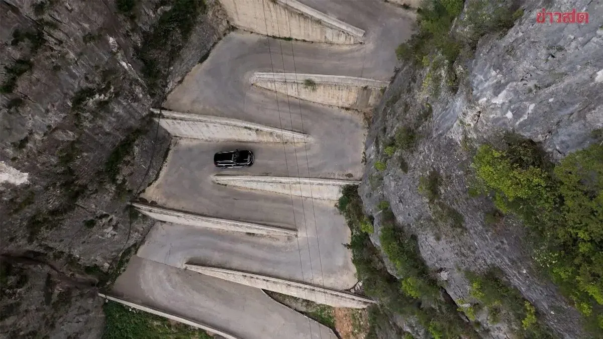 Heart-Pounding at Every Turn: Chongqing's Most Treacherous Zigzag Road with 18 Hairpin Bends