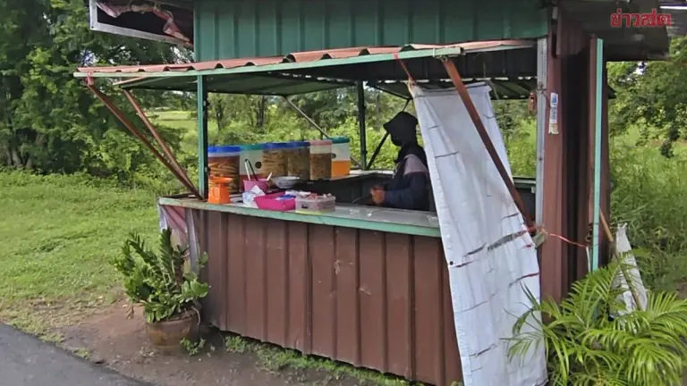 Roadside Vendor Loses 200 Baht to Counterfeit Bills