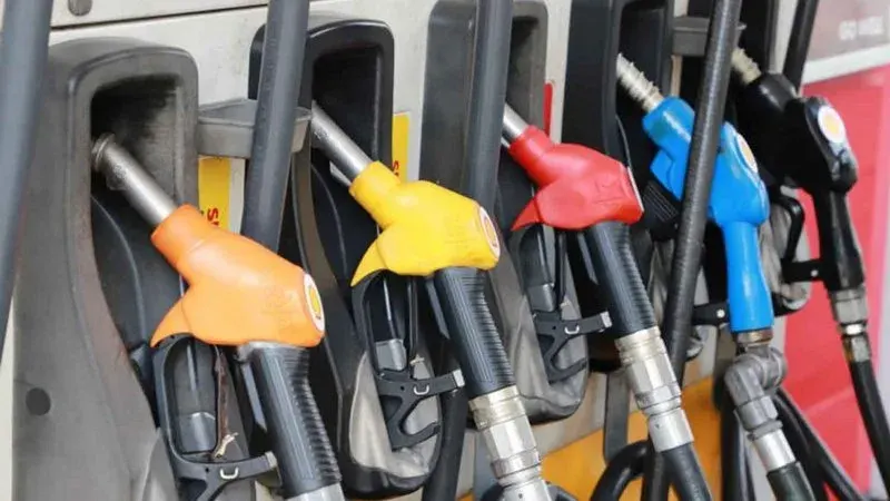 Cabinet backs B20bn loan to steady fuel prices