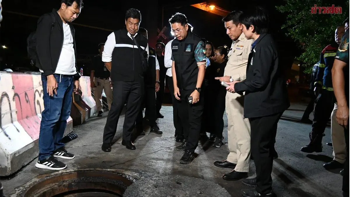 Bangkok Officials Race to Clean Up Oil Spill on Rama III