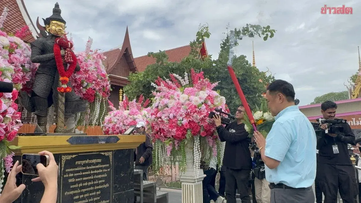 PM Anutin Visits Temple, Seeks Blessings for Government Work