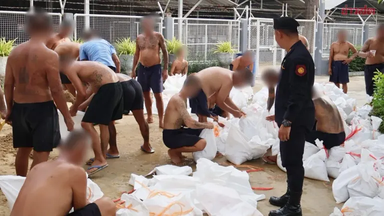 Inmates Fill Sandbags in Under 10 Minutes Per Truck