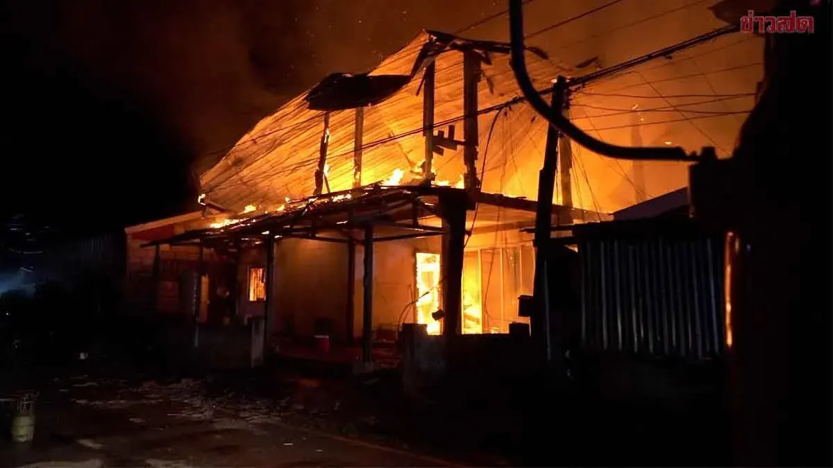 Massive Fire Destroys Five Wooden Homes in Khon Kaen