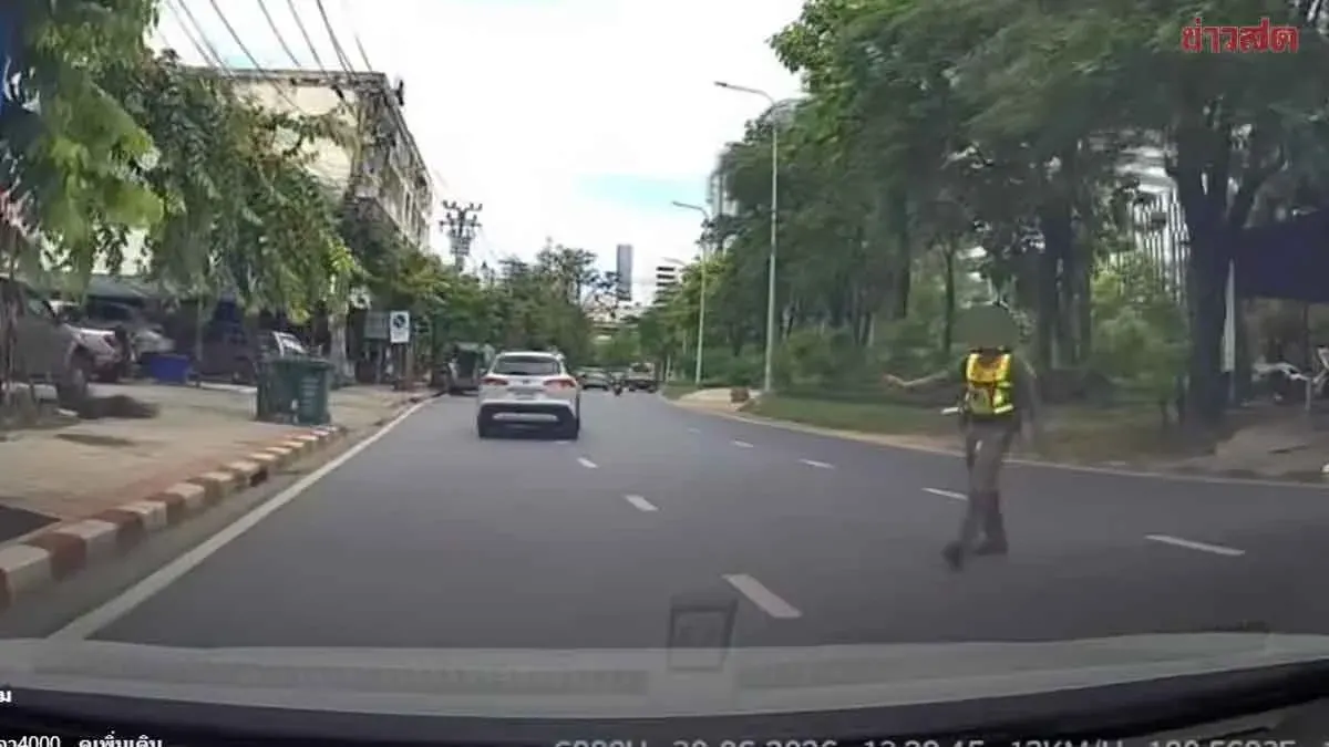 Laotian Tourist Pays 500 Baht Fine Without Receipt