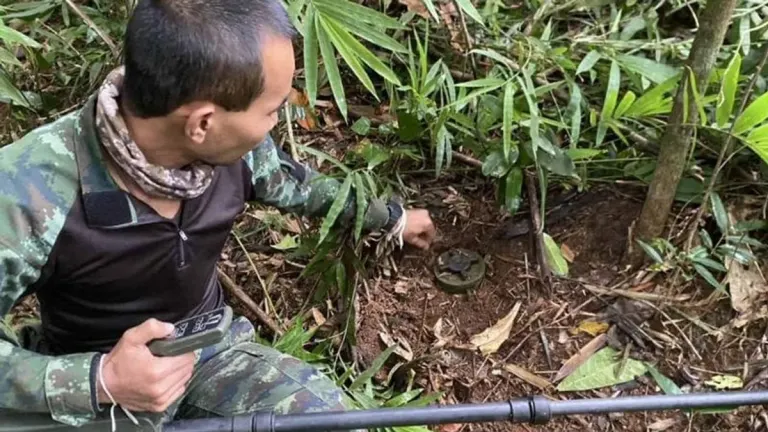 Thai Soldier Loses Leg to Landmine on Cambodia Border