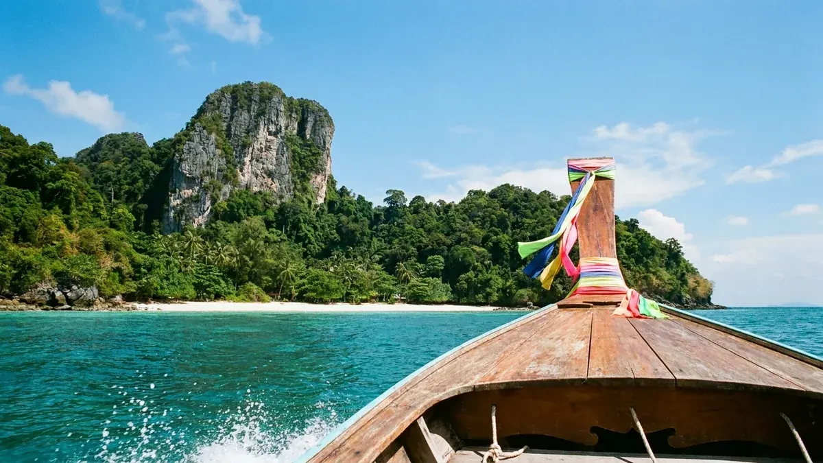 Mobile signal on the islands off Koh Lanta: what the national park's own list says, and what it leaves out