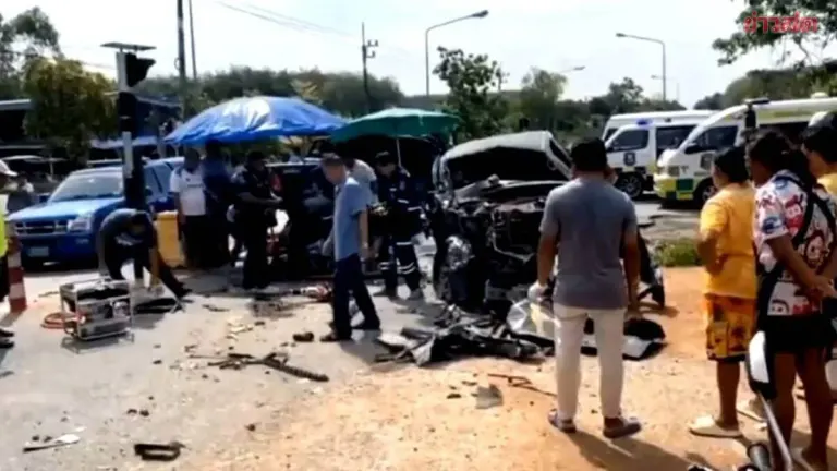 Tragic Intersection Collision: Pickup Truck Crashes Into Ten-Wheeler at Uncontrolled Junction, 2 Dead and 3 Critically Injured