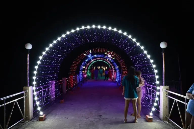 “Sit by the Sea, Watch Planes, Enjoy Local Delights at Laem Sai” Festival in Thalang Is a Huge Success