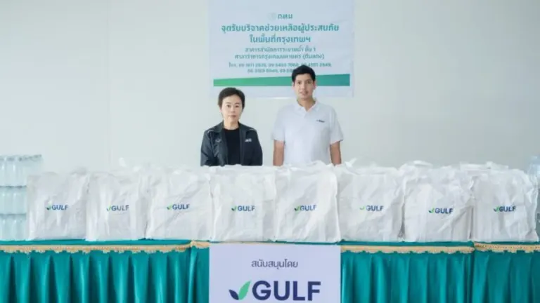 GULF Volunteers Deliver Relief Kits to Bangkok Flood Victims
