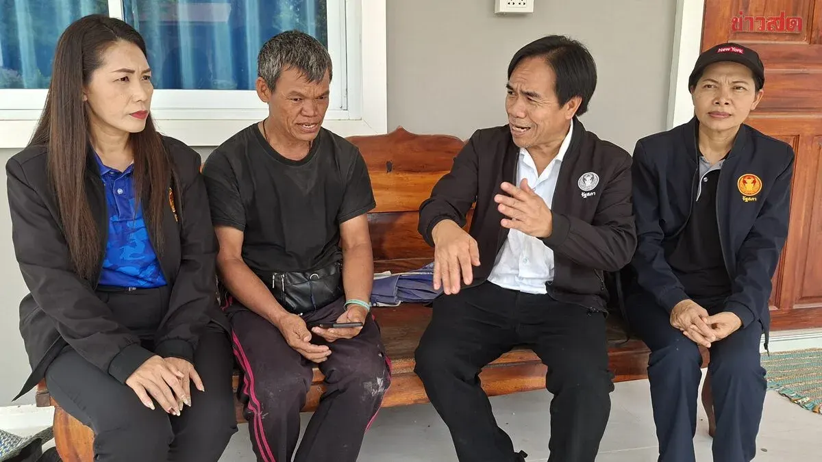Senator Hits the Ground to Reassure Residents: No Plans to Cancel 30-Baht Gold Card Scheme