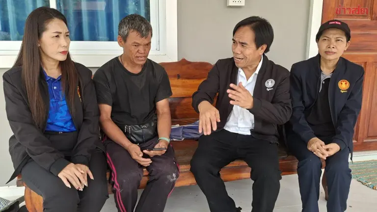 Senator Hits the Ground to Reassure Residents: No Plans to Cancel 30-Baht Gold Card Scheme